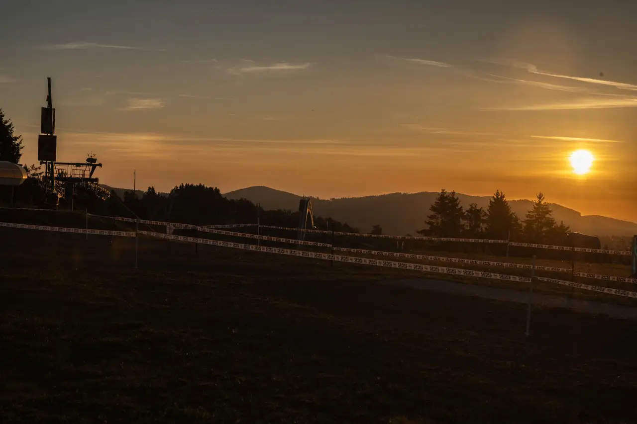 Majlen Sunshine Race bei Sonnenuntergang